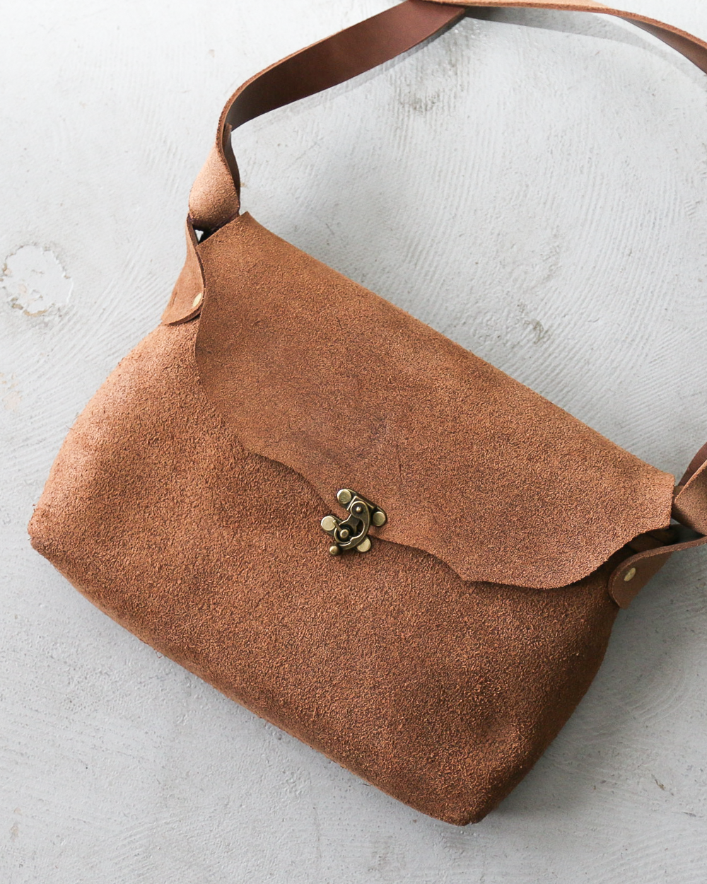 FERNAND LEATHER フェルナンドレザー iPad Latch Pouch Sand Suede