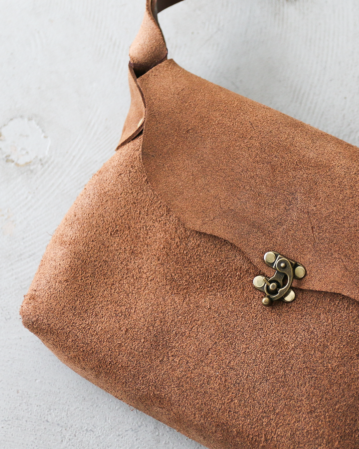 FERNAND LEATHER フェルナンドレザー iPad Latch Pouch Sand Suede