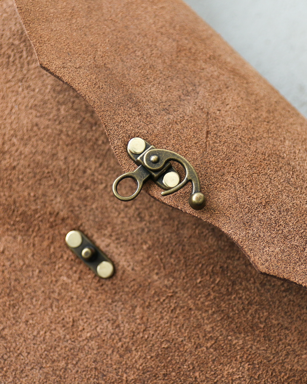 FERNAND LEATHER フェルナンドレザー iPad Latch Pouch Sand Suede