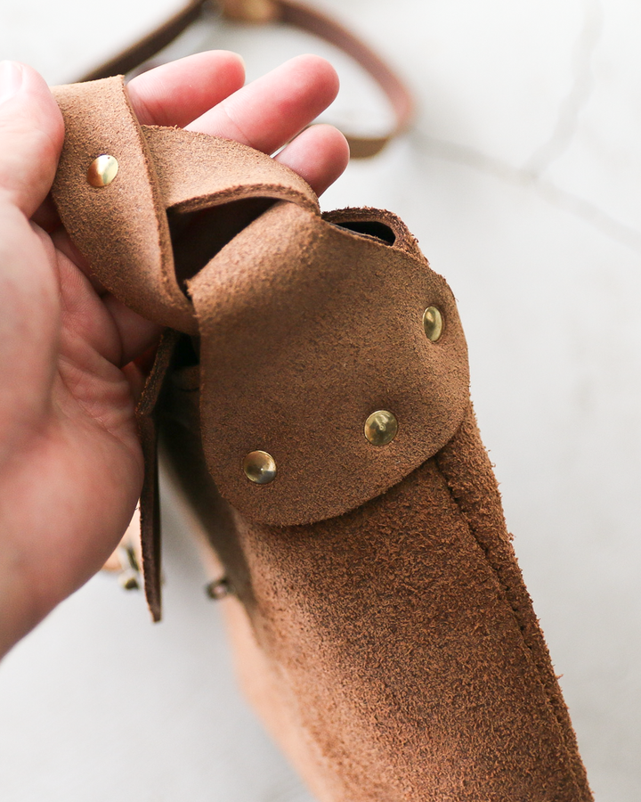 FERNAND LEATHER フェルナンドレザー iPad Latch Pouch Sand Suede