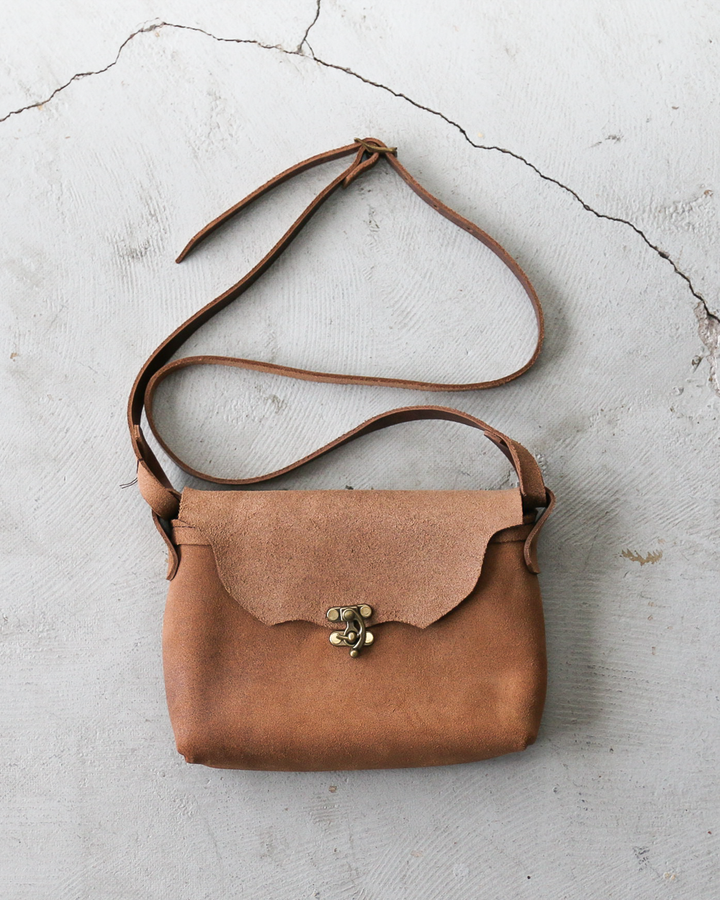 FERNAND LEATHER フェルナンドレザー Horizontal Latch Pouch Sand Suede