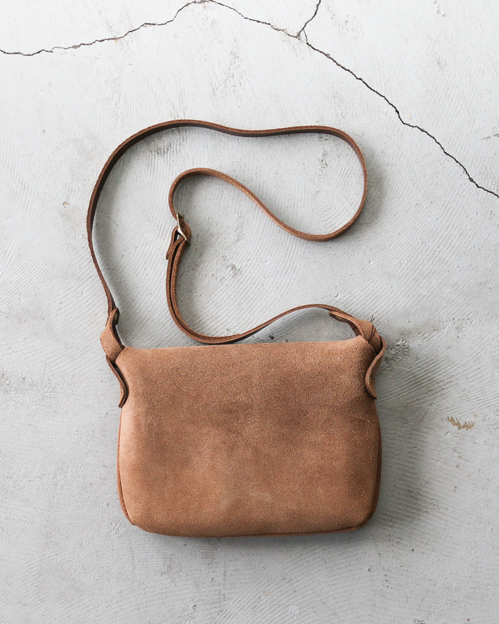 FERNAND LEATHER フェルナンドレザー Horizontal Latch Pouch Sand Suede