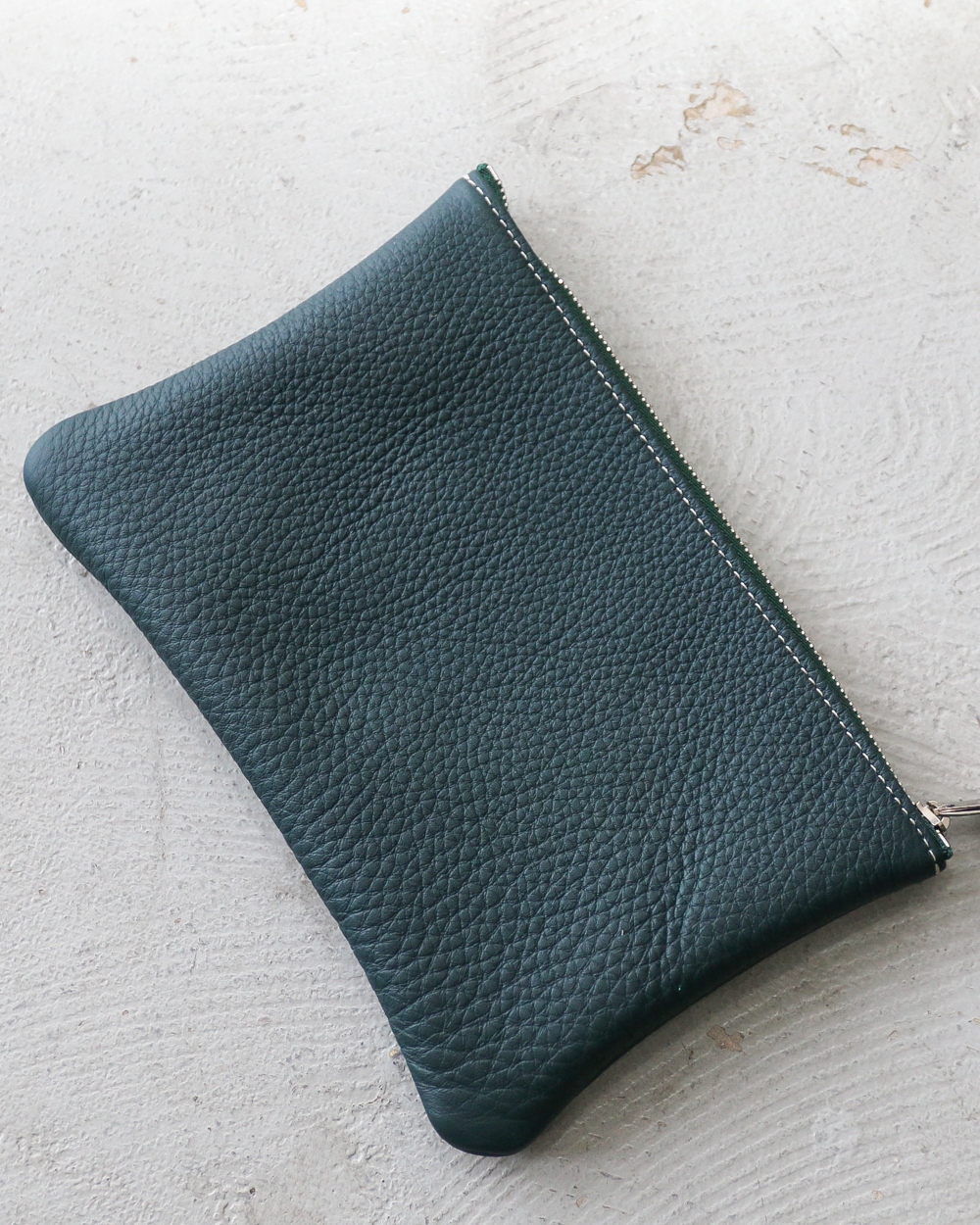 ITUAIS イトゥアイス TAURILLON LAGUN LEATHER POUCH Green