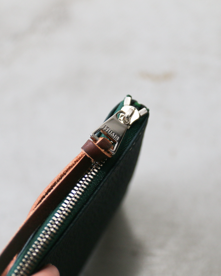 ITUAIS イトゥアイス TAURILLON LAGUN LEATHER POUCH Green