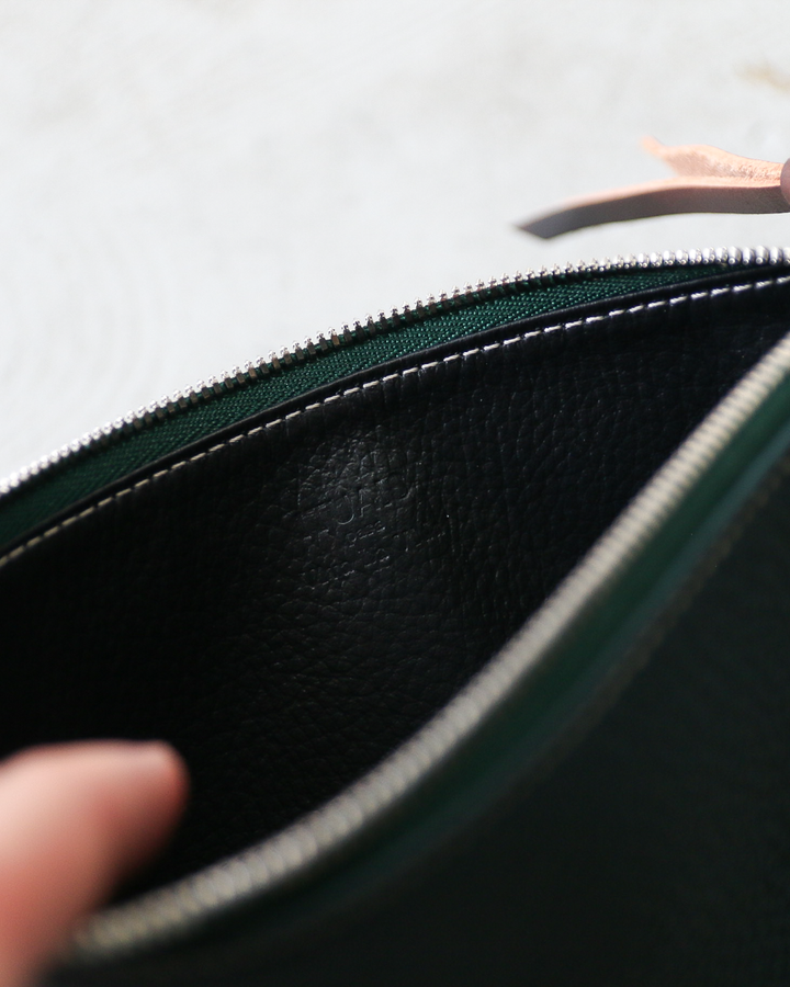 ITUAIS イトゥアイス TAURILLON LAGUN LEATHER POUCH Green