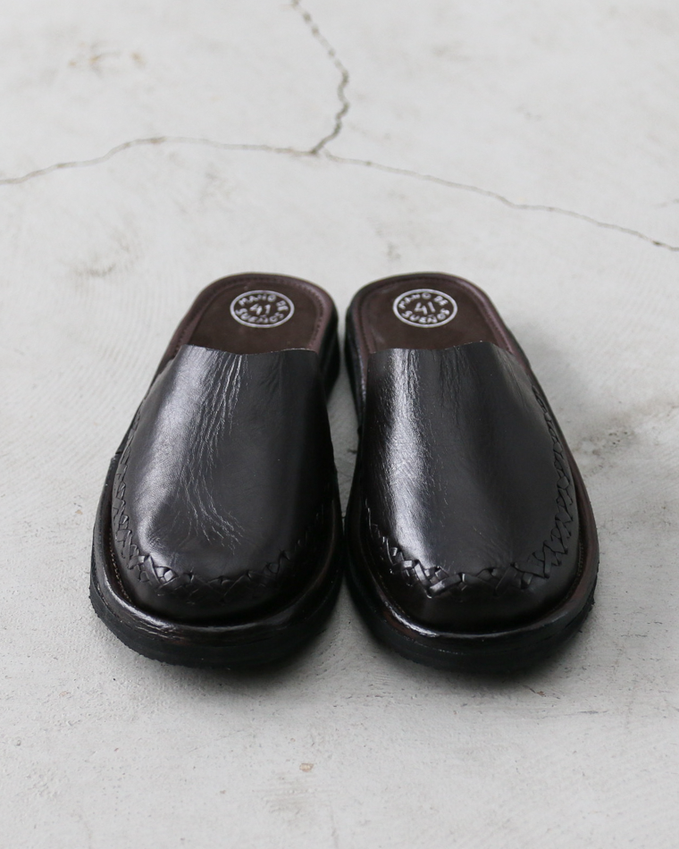 MANO DE SUENOS Leather Sandal QGUA