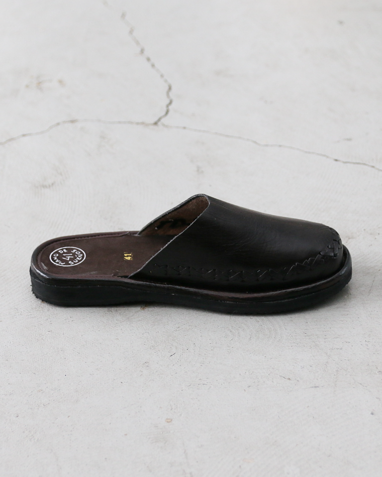 MANO DE SUENOS Leather Sandal QGUA