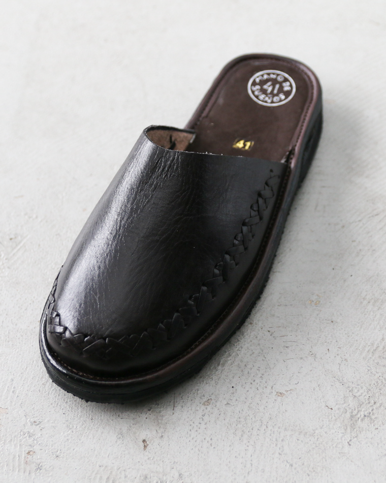 MANO DE SUENOS Leather Sandal QGUA