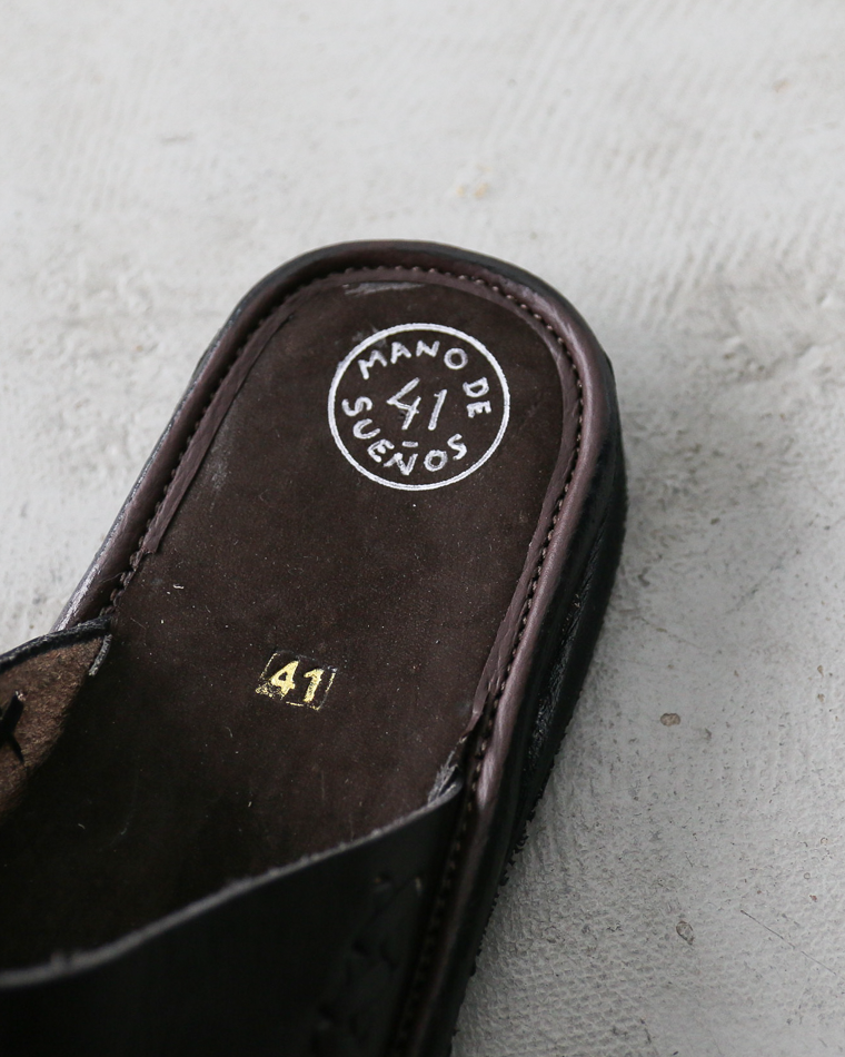 MANO DE SUENOS Leather Sandal QGUA