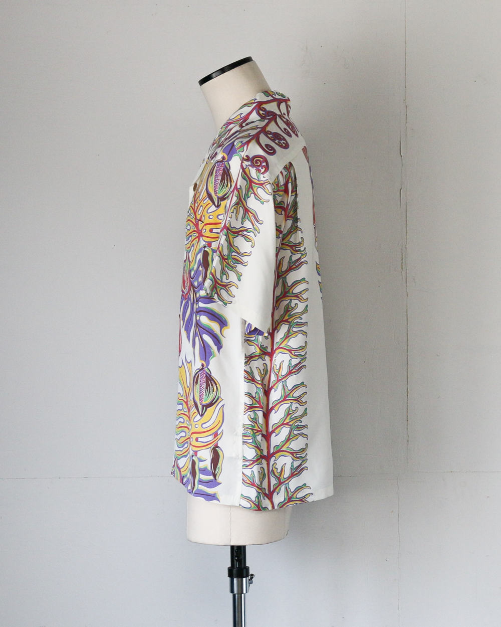 SUN SURF SS39622 RAYON HAWAIIAN SHIRT “MONSTERA BORDER”