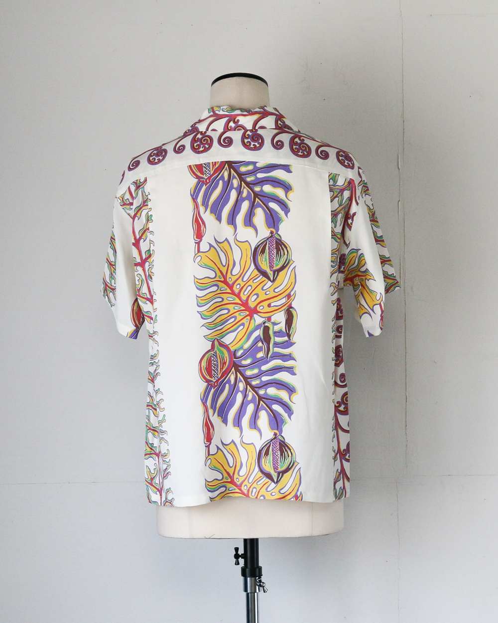 SUN SURF SS39622 RAYON HAWAIIAN SHIRT “MONSTERA BORDER”