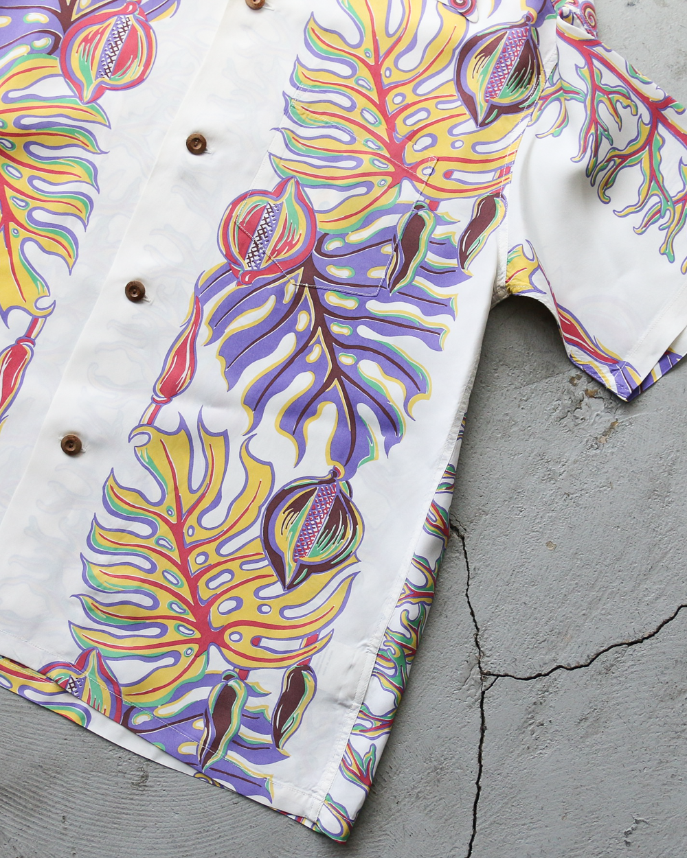 SUN SURF SS39622 RAYON HAWAIIAN SHIRT “MONSTERA BORDER”