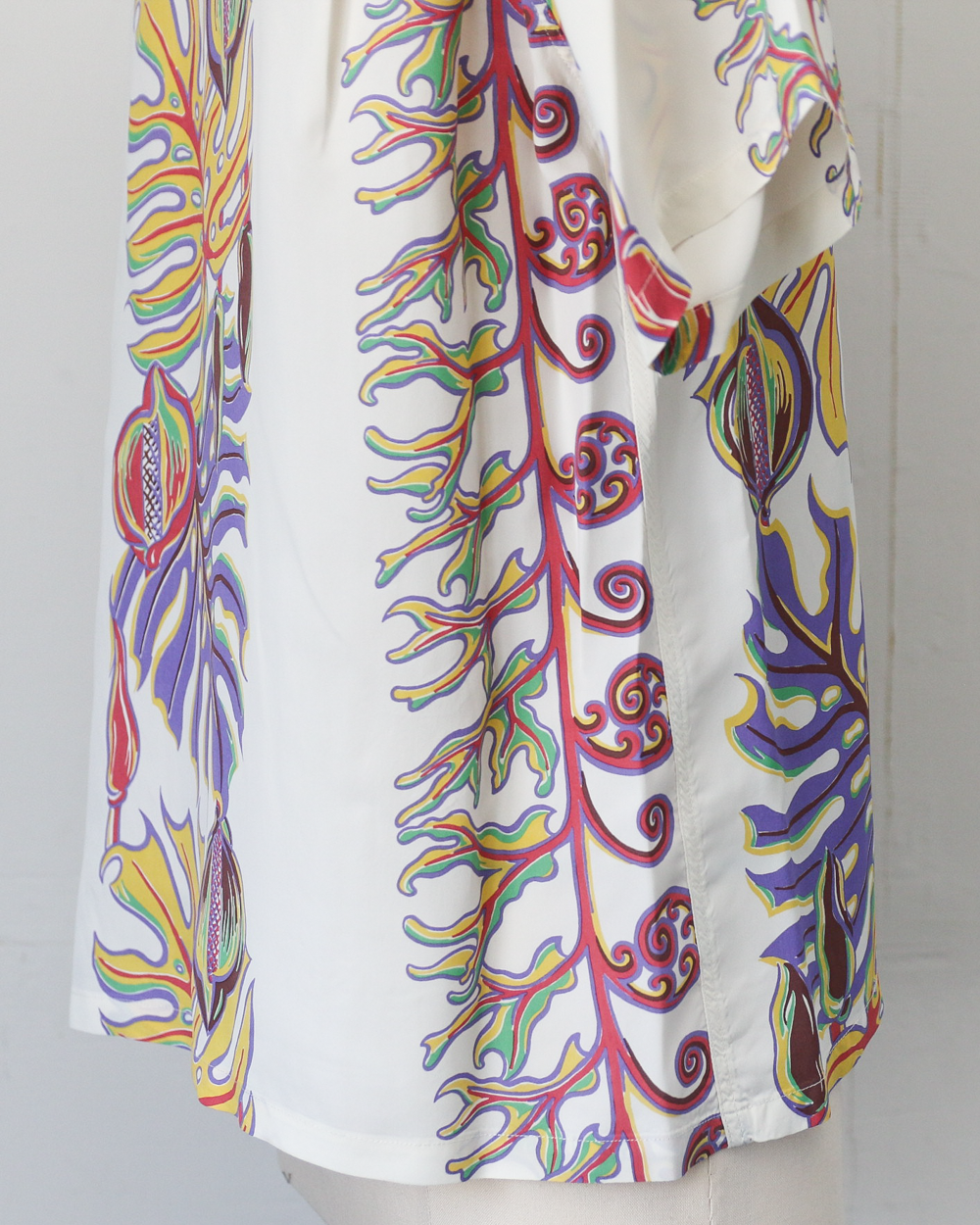 SUN SURF SS39622 RAYON HAWAIIAN SHIRT “MONSTERA BORDER”