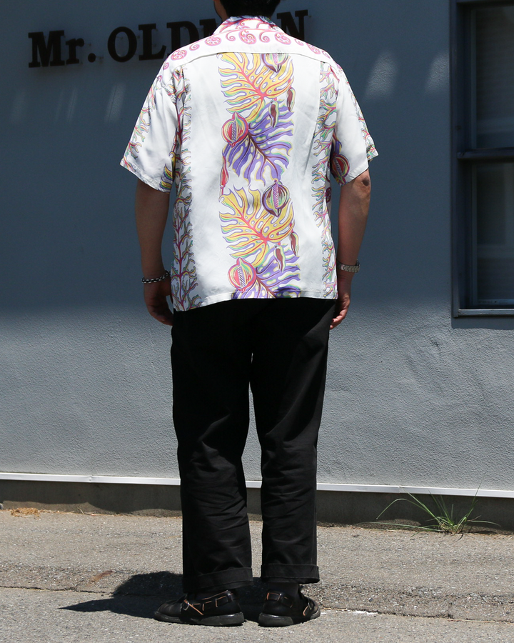 SUN SURF SS39622 RAYON HAWAIIAN SHIRT “MONSTERA BORDER”