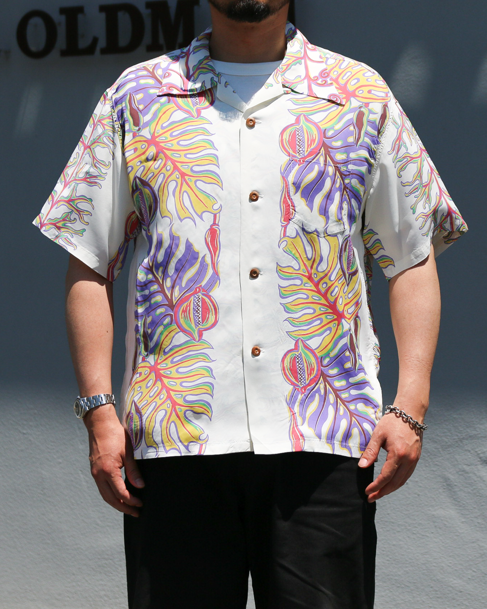 SUN SURF SS39622 RAYON HAWAIIAN SHIRT “MONSTERA BORDER”