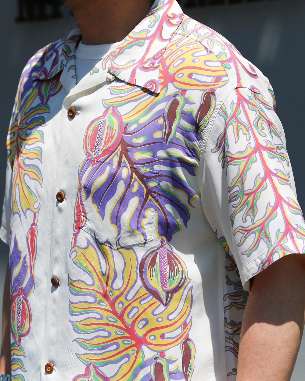 SUN SURF SS39622 RAYON HAWAIIAN SHIRT “MONSTERA BORDER”