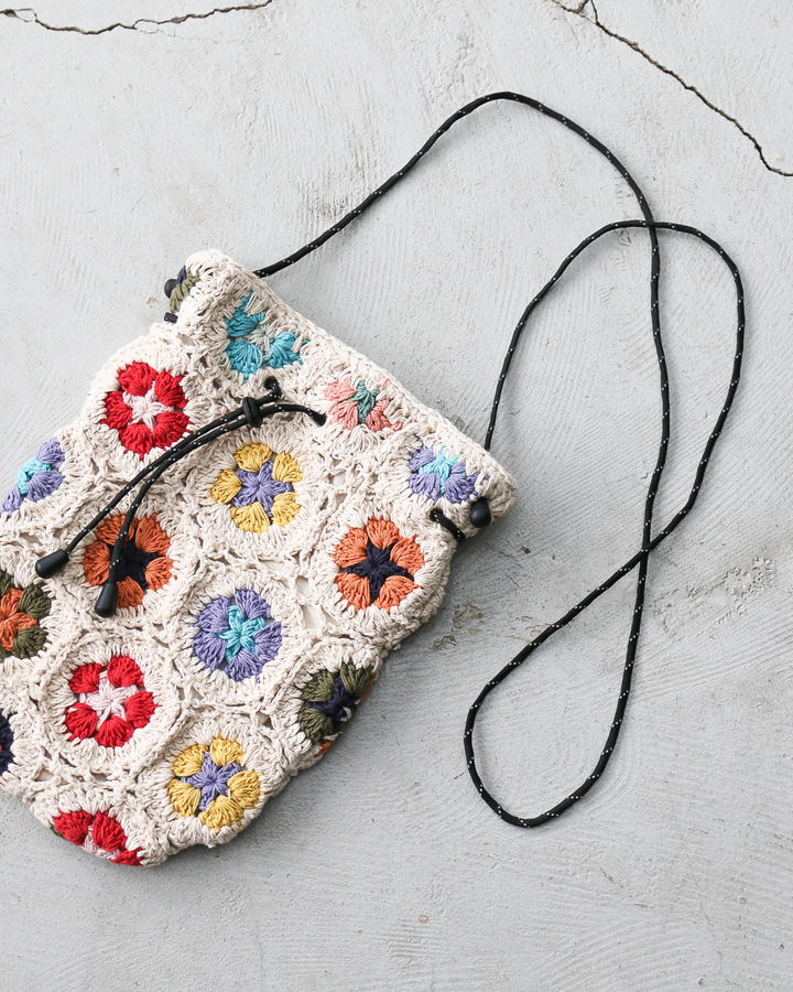 MacMahon Knitting Mills Pochette-Chain Flower White