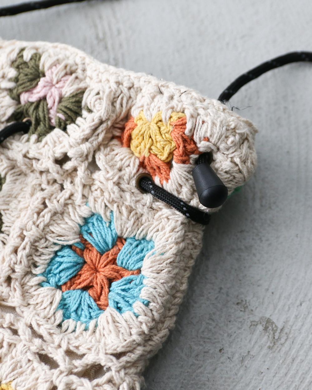 MacMahon Knitting Mills Pochette-Chain Flower White
