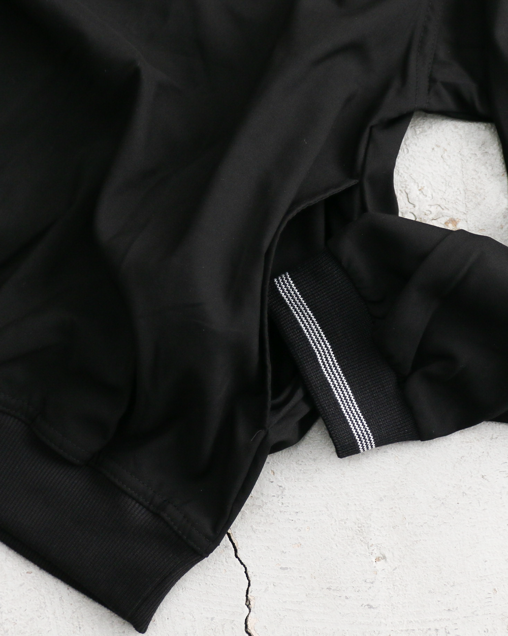 AKWA アクワ Microfiber Windshirt Cross Neck Pullover Black