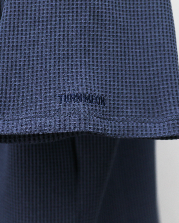 TURN ME ON Waffle Thermal Tee Smoke Blue