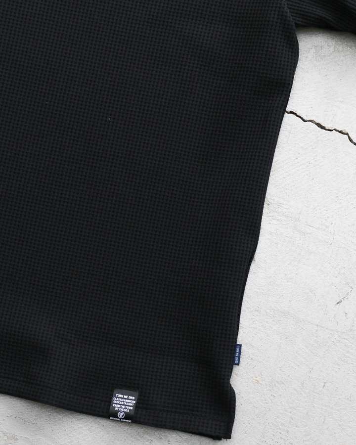 TURN ME ON Waffle Thermal Tee Black