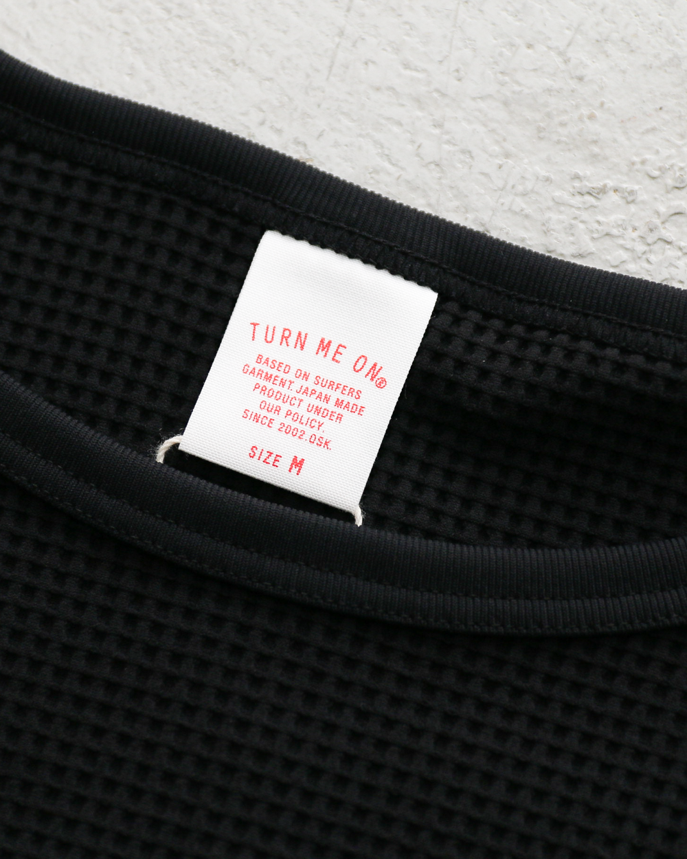 TURN ME ON Waffle Thermal Tee Black