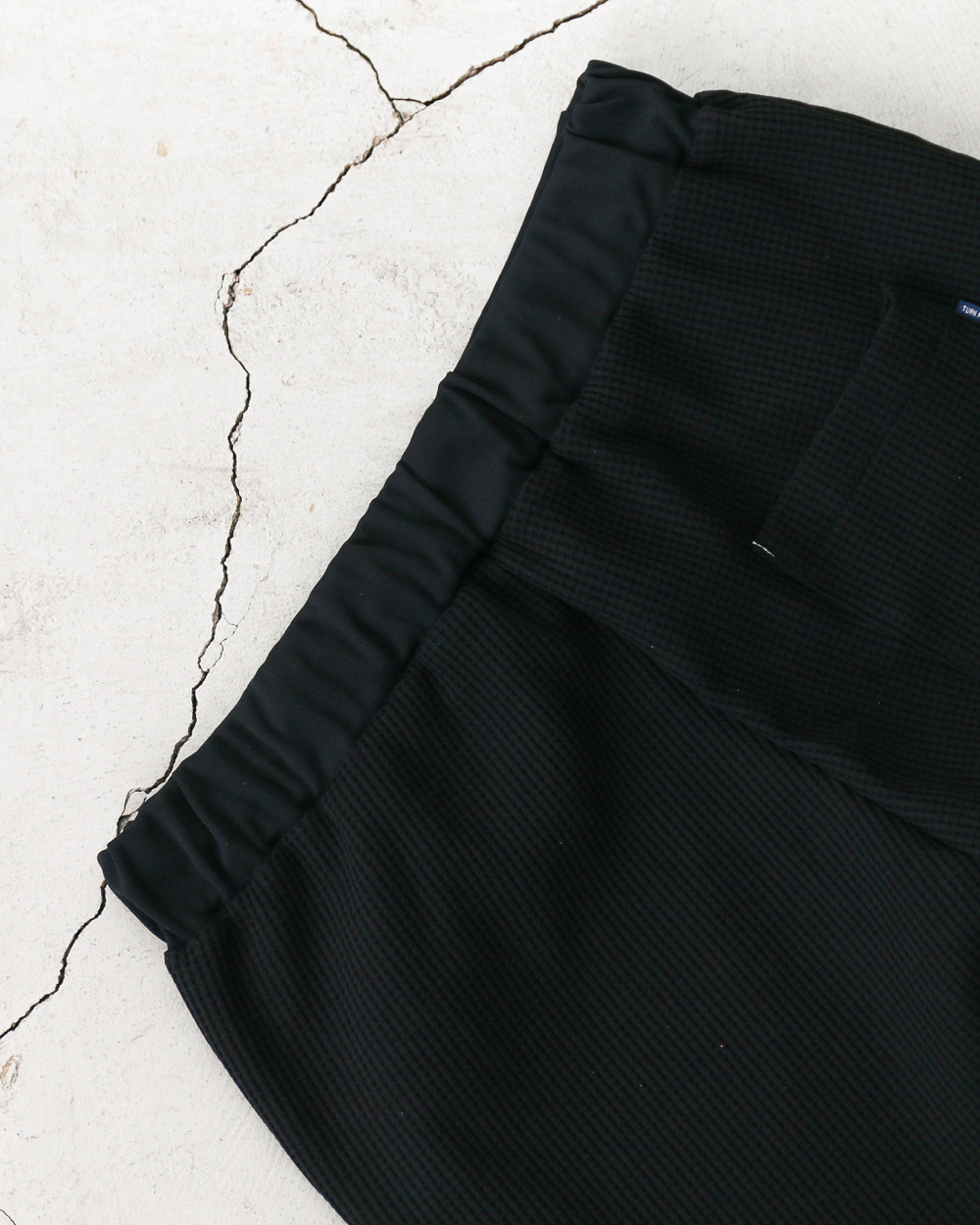 TURN ME ON Waffle Thermal Easy Shorts Black