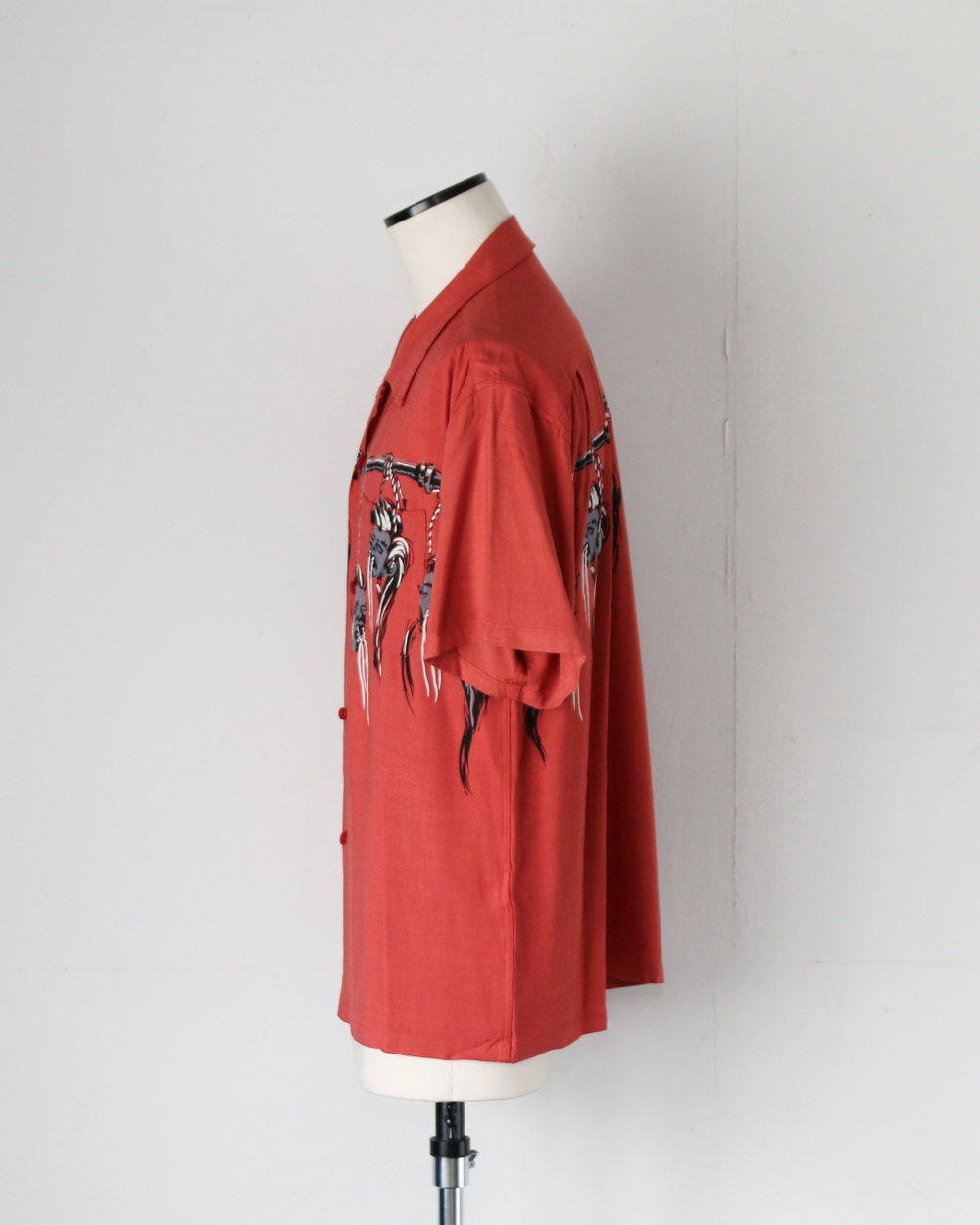 STAR OF HOLLYWOOD SH39705 / HOPSACK RAYON OPEN SHIRT “SHRUNKEN HEAD” RED