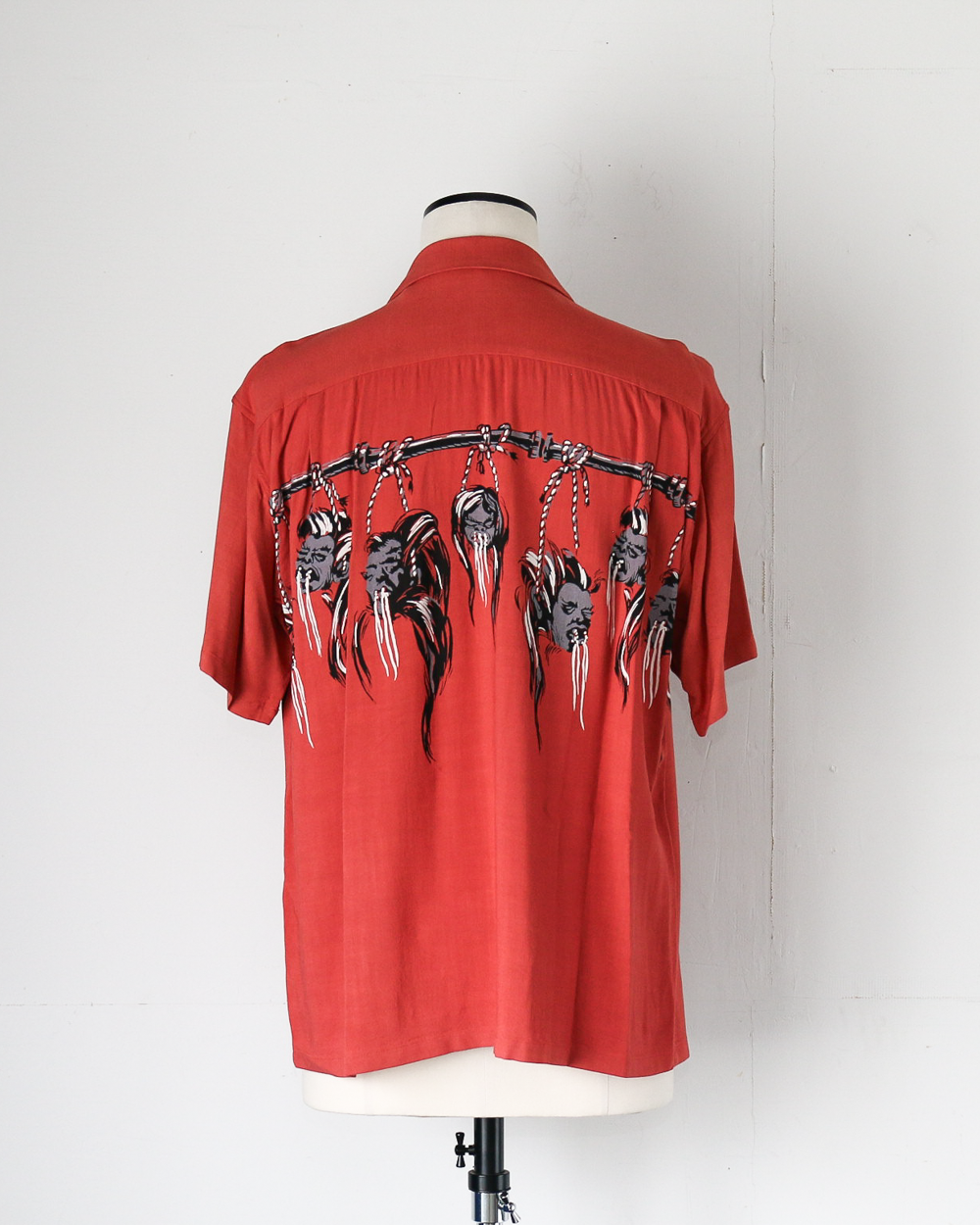 STAR OF HOLLYWOOD SH39705 / HOPSACK RAYON OPEN SHIRT “SHRUNKEN HEAD” RED