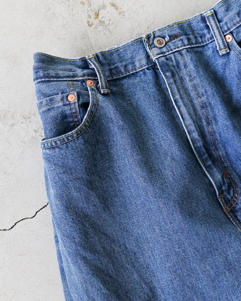 Used Levis 550 Remake Jeans 40-1