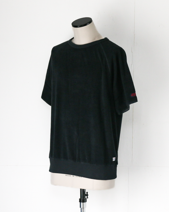 TURN ME ON Raffy Pile Raglan Tee Black