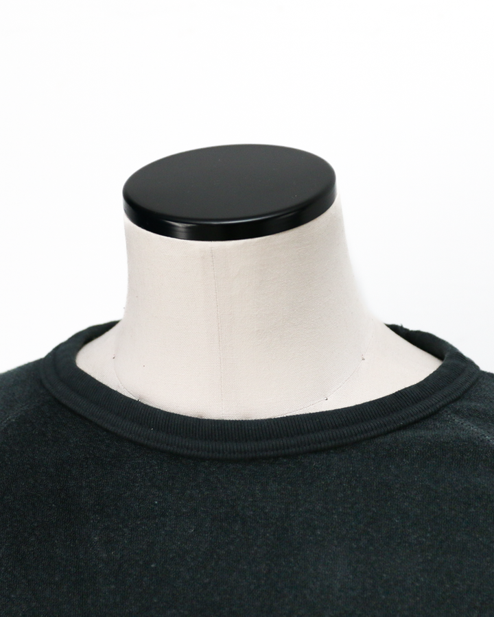 TURN ME ON Raffy Pile Raglan Tee Black