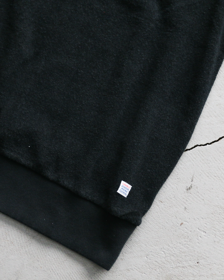 TURN ME ON Raffy Pile Raglan Tee Black