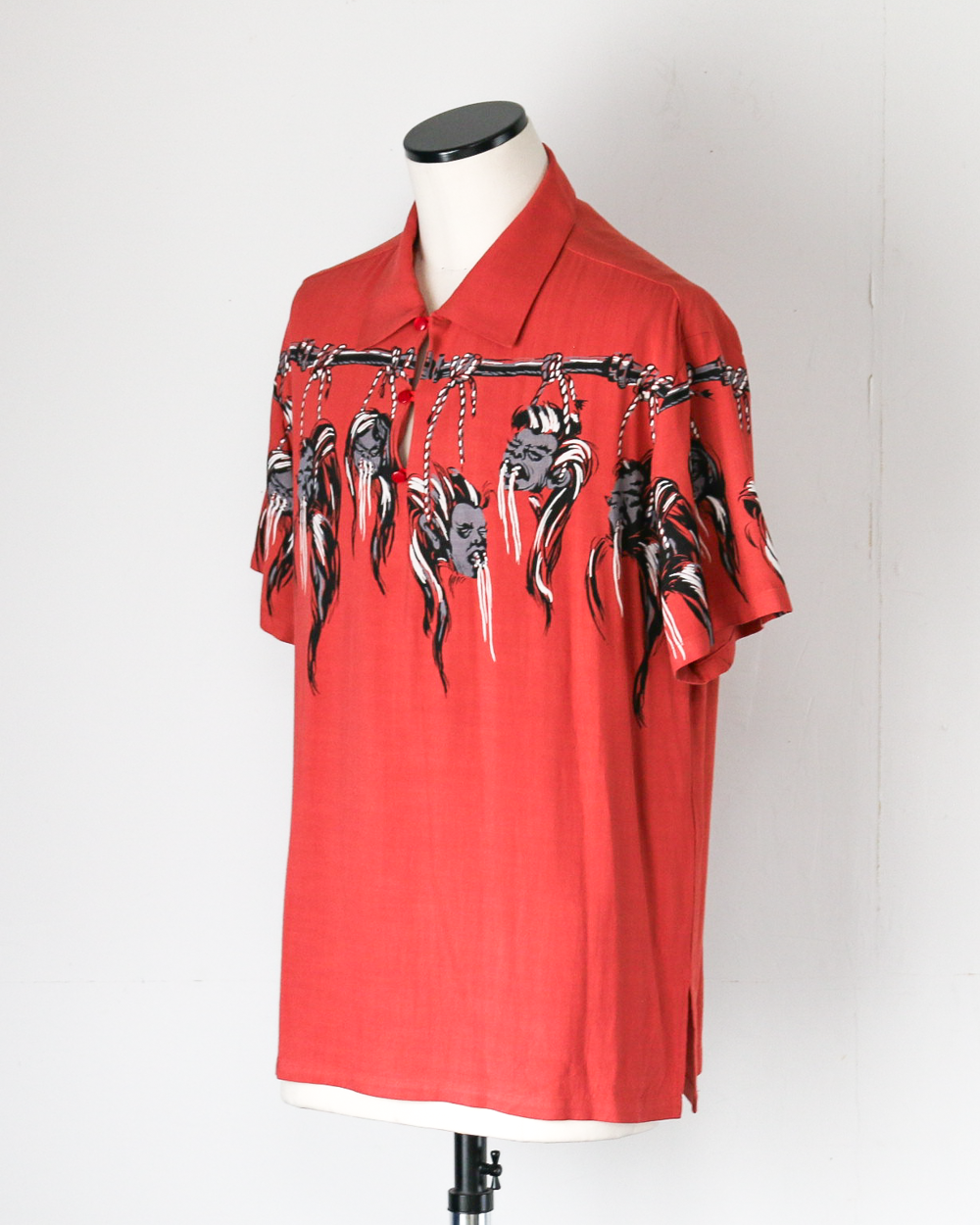 STAR OF HOLLYWOOD SH39704 / HOPSACK RAYON PULLOVER “SHRUNKEN HEAD” RED