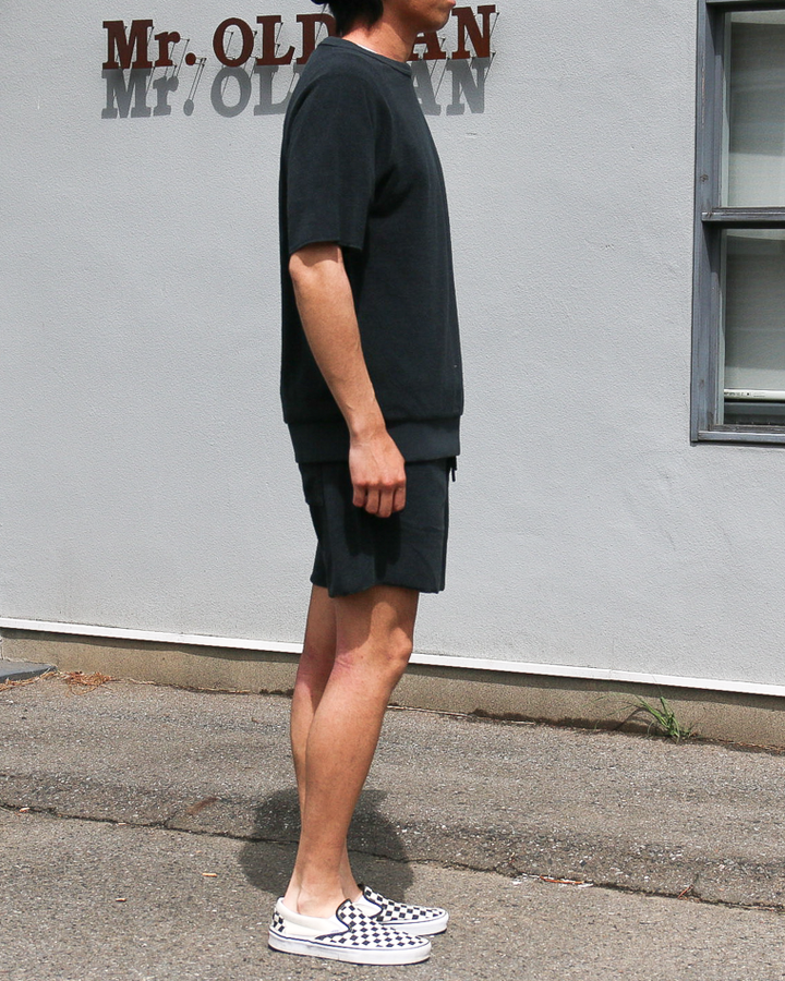 TURN ME ON Raffy Pile Raglan Tee Black