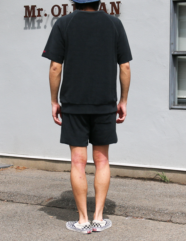 TURN ME ON Raffy Pile Raglan Tee Black