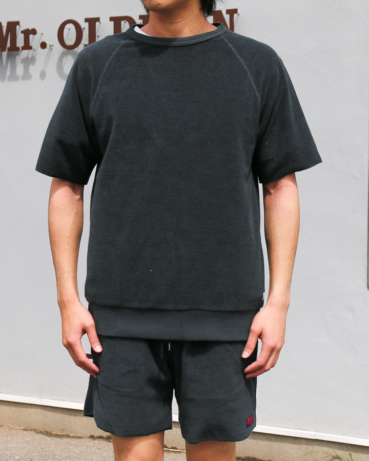 TURN ME ON Raffy Pile Raglan Tee Black