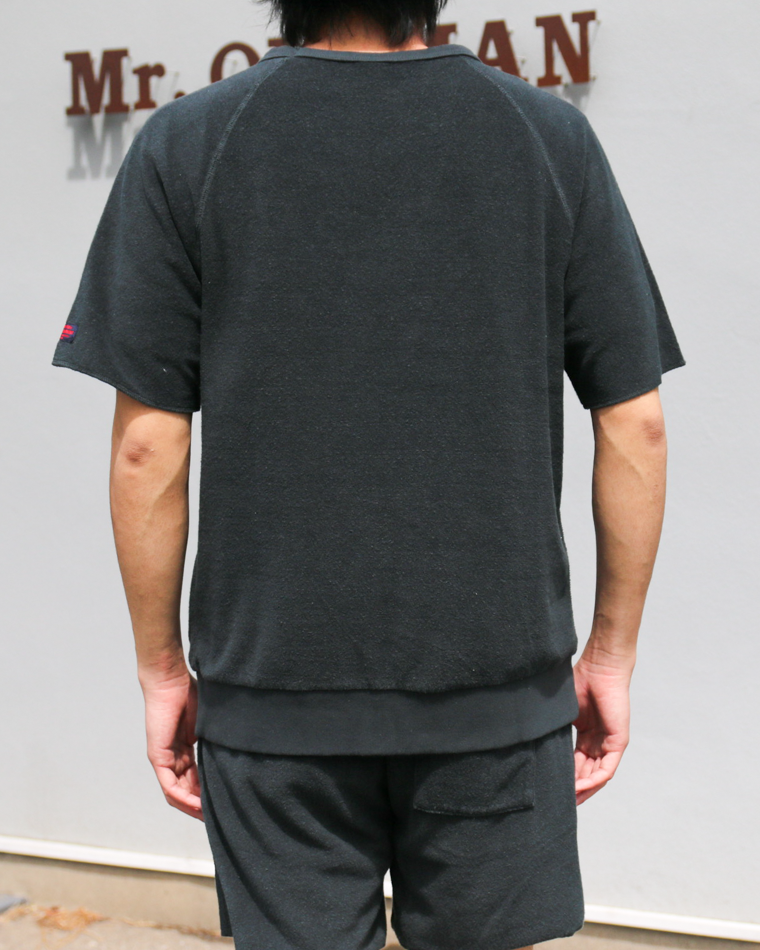 TURN ME ON Raffy Pile Raglan Tee Black