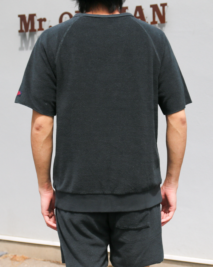 TURN ME ON Raffy Pile Raglan Tee Black