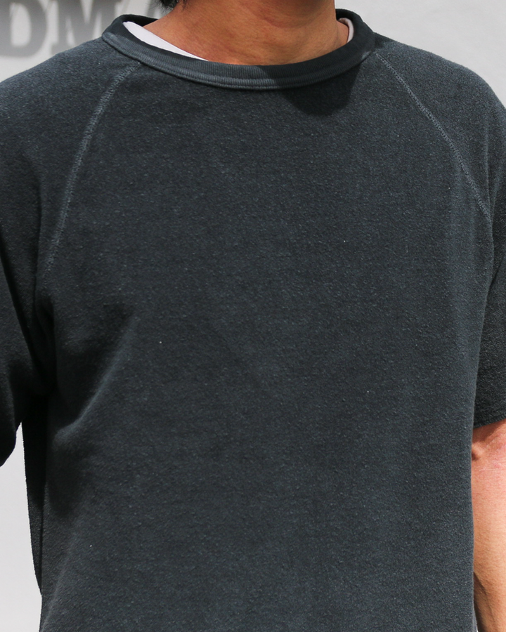 TURN ME ON Raffy Pile Raglan Tee Black