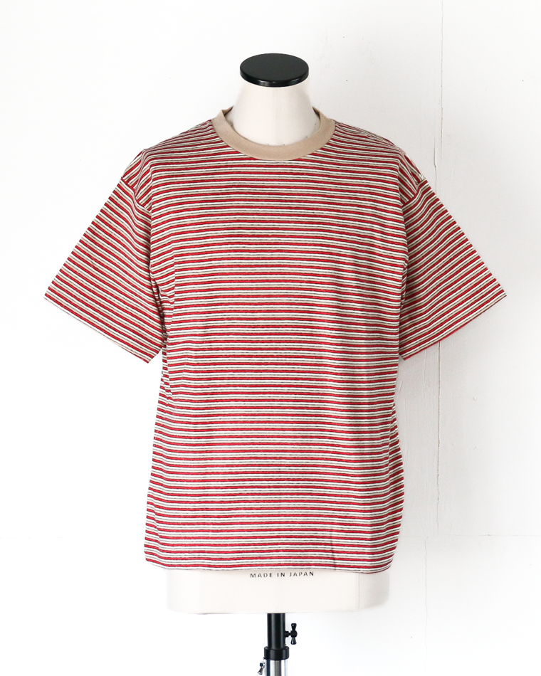B.T.R. Behind The River "Gordie" Border Tee Ace(Red)