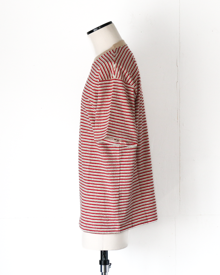 B.T.R. Behind The River "Gordie" Border Tee Ace(Red)