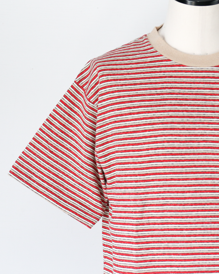B.T.R. Behind The River "Gordie" Border Tee Ace(Red)