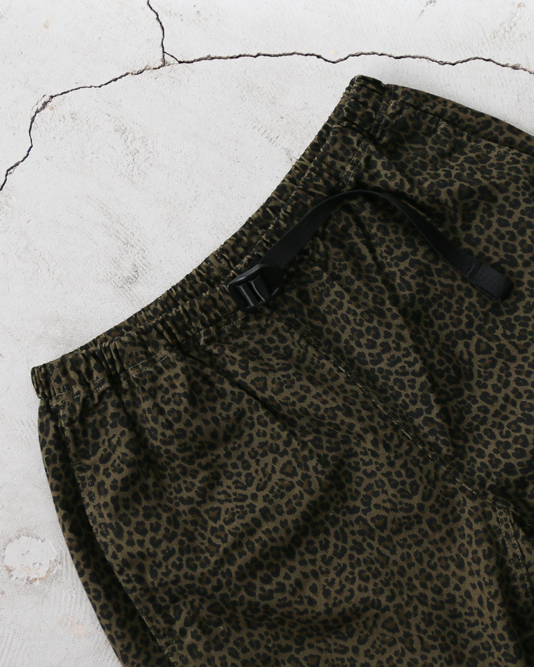 THRIFTY LOOK PRINTED 90S PRINTED 90S CLIMBING SHORTS Green Leopard