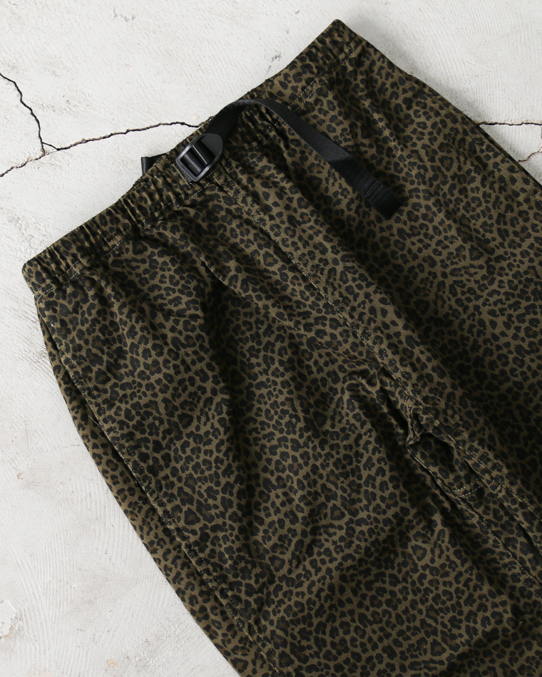 THRIFTY LOOK PRINTED 90S EASY BAGGY PANTS Green Leopard