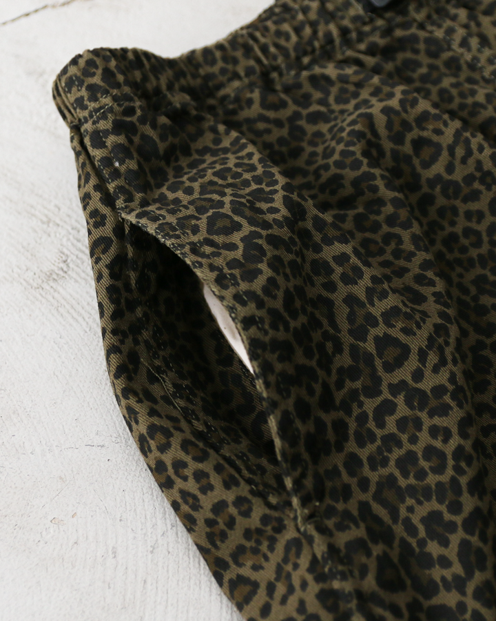 THRIFTY LOOK PRINTED 90S EASY BAGGY PANTS Green Leopard