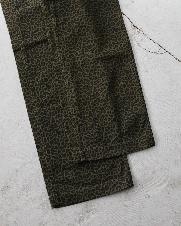 THRIFTY LOOK PRINTED 90S EASY BAGGY PANTS Green Leopard