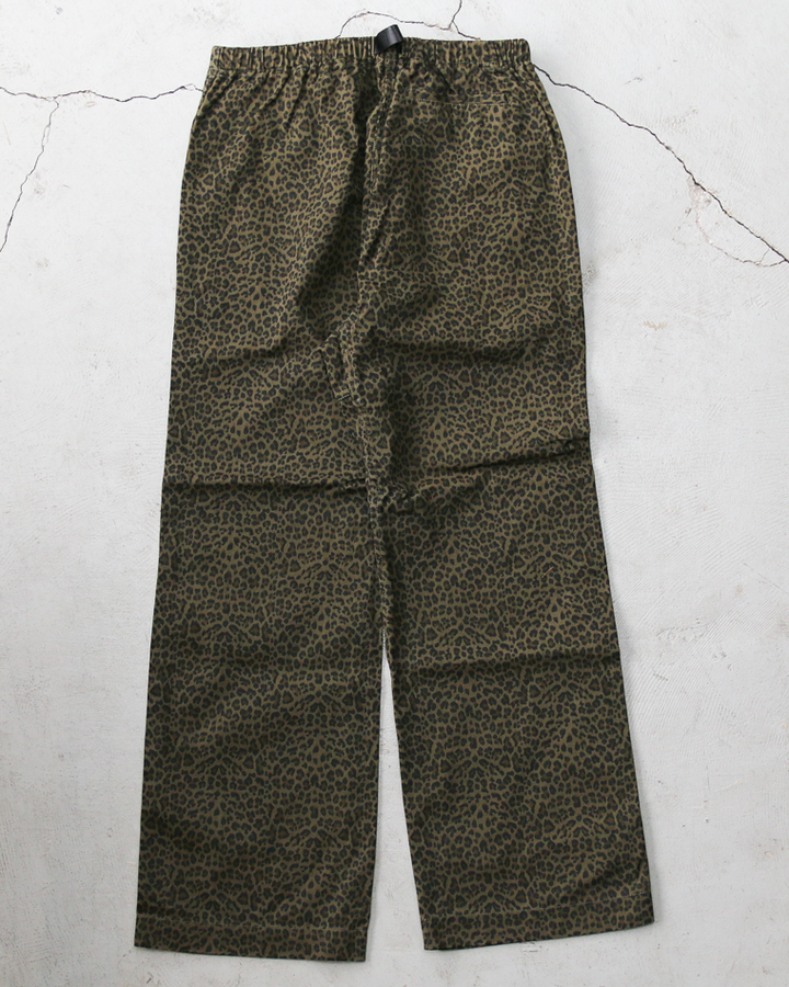THRIFTY LOOK PRINTED 90S EASY BAGGY PANTS Green Leopard