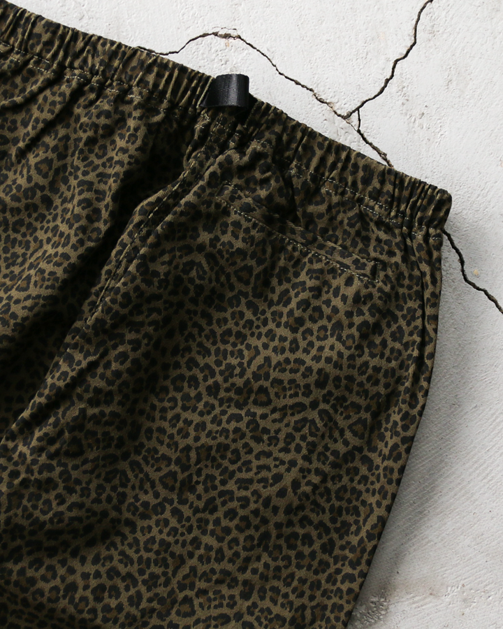 THRIFTY LOOK PRINTED 90S EASY BAGGY PANTS Green Leopard