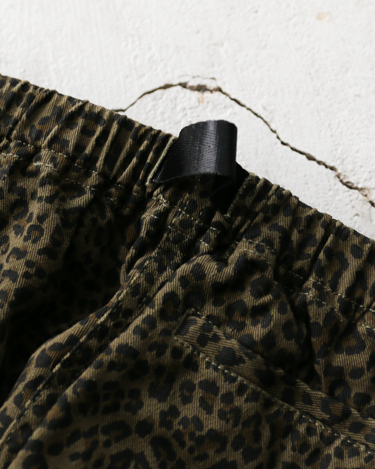 THRIFTY LOOK PRINTED 90S EASY BAGGY PANTS Green Leopard